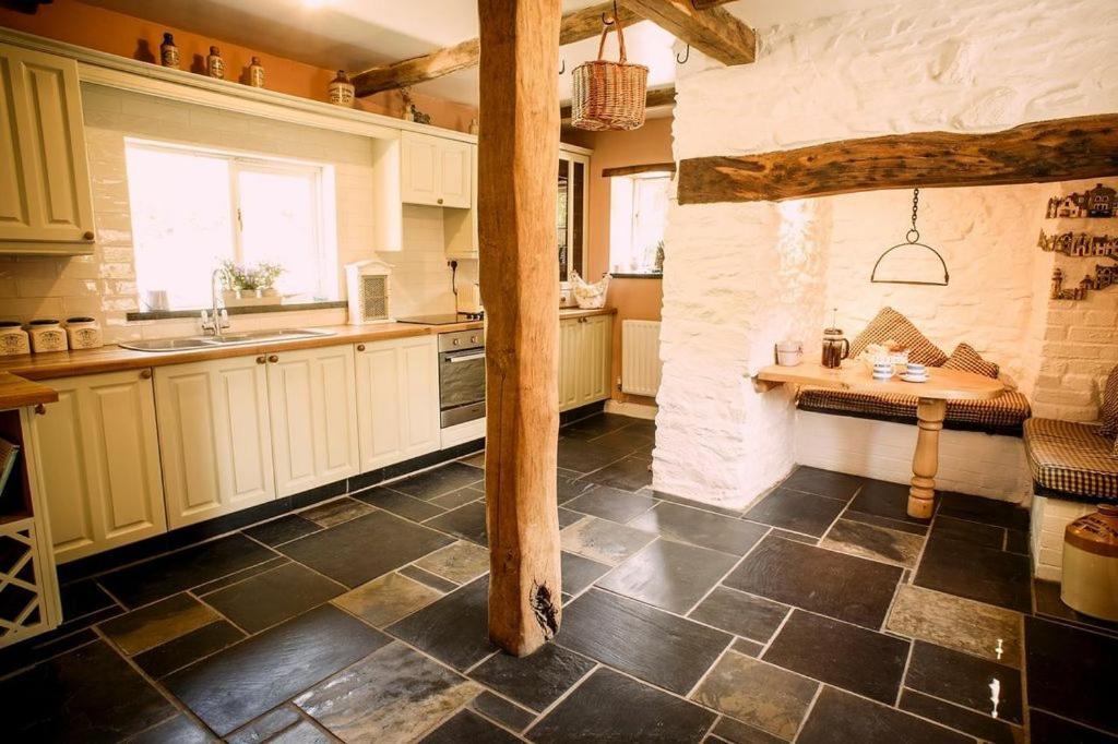 Charming Welsh Cottage Johnston エクステリア 写真